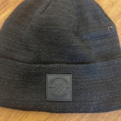 قبعة صغيرة Zwart، كما تم الإبلاغ عنه بواسطة GVB عبر iLost