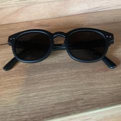 Óculos de sol, como reportado por Attractie- & Vakantiepark Slagharen utilizando o iLost