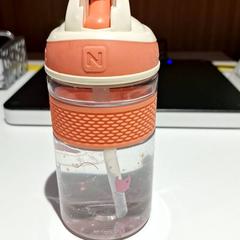Flaska Water, rapporterat av Bibliotheek Neude (Utrecht) med iLost