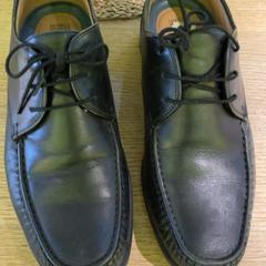 Oinetakoak Black leather shoes, gisa salatu by MEININGER Hotel Berlin East Side Gallary iLost erabiliz