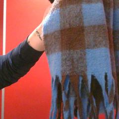 Écharpe black and blue, a été signalé par MEININGER Hotel Roma Termini utilisant iLost