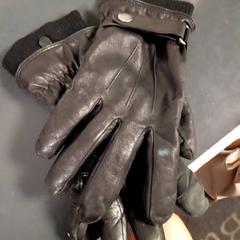 Guanti Leren handschoenen, come riportato da Van der Valk Hotel Sneek utilizzando iLost