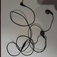 Auriculars noirs, segons ha informat TCL mitjançant iLost