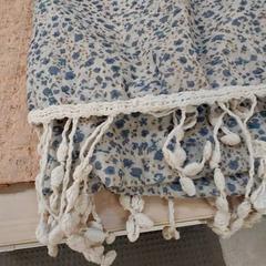 Scarf fleurie, as reported by IKEA Tours using iLost