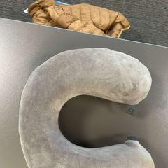 Almofada grijs, como reportado por Gebo Tours utilizando o iLost