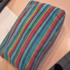 Borsa da toilette stripes colors, come riportato da MEININGER Hotel Venezia Mestre utilizzando iLost