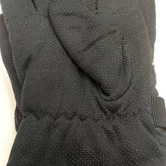 衣類 - Handschoenen zwart がiLostで Centraal magazijn によって報告されました