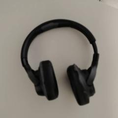 Hodetelefoner JBL, som rapportert av Regio Limburg - Leuven ved bruk av iLost