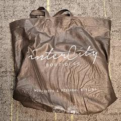 حقائب حمل وحقائب اليد Zwart inter city، كما تم الإبلاغ عنه بواسطة Connexxion Noord Holland Noord Hoorn عبر iLost