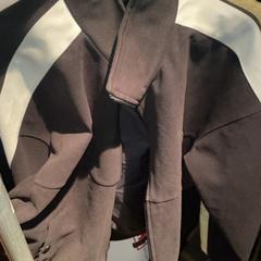 Bunda black white stripes, ako bolo nahlásené Club Nyx/Exit Café pomocou iLost