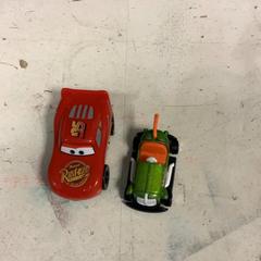 Leksaksbil Rood en groen, rapporterat av Artis med iLost