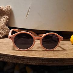 Roze Zonnebril, come riportato a iLost