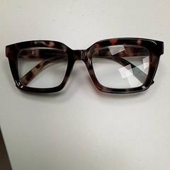 Lentes, segundo informou ilévia usando iLost