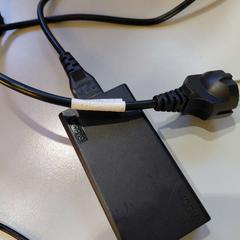 Adaptador Lenovo, como reportado por Padualaan 101 utilizando o iLost