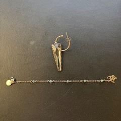 イヤリング & ブレスレット gold がiLostで Van der Valk Duiven bij Arnhem A12 によって報告されました