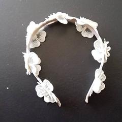Haarband Witte haarband met bloemen, gemeldet von Apenheul über iLost