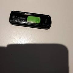 Llapis usb Zwart met groen, segons ha informat Campus Den Haag mitjançant iLost