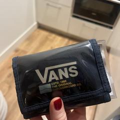 Navy wallet (portemonnee), som rapportert til iLost