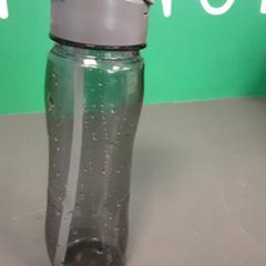 Bouteille à boire, a été signalé par Diergaarde Blijdorp utilisant iLost