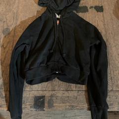 Casaco Zwart, como reportado por De Heeren van Aemstel utilizando o iLost