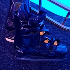 Bota Metal 80 zwarte hockeyschaatsen, jak nahlášeno Schaatsbaan Rotterdam pomocí iLost