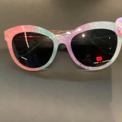 Slnečné okuliare Pink, ako bolo nahlásené MEININGER Hotel Leipzig Hauptbahnhof pomocou iLost