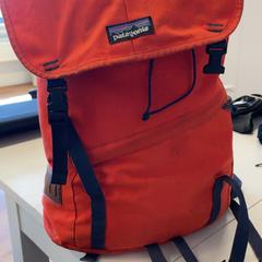 Kézitáska, amint azt GVB az iLost segítségével jelentette.