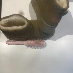 Shoe's, as reported by Inntel Hotels Amsterdam Landmark using iLost