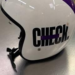 Casco scooter Wit/Paars/Zwart Check, ha sido reportado por IKEA Utrecht con iLost