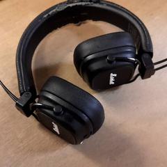 Auriculares Zwart, segundo informou Connexxion Zeeuws-Vlaanderen usando iLost