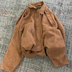 Giacca, come riportato da Connexxion Amstelland-Meerlanden Schiphol Zuid utilizzando iLost