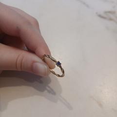 Een ring met een blauw steentje، كما تم الإبلاغ عنه عبر iLost