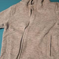 Colete vest grijs maat 98/104, como reportado por De Tovertuin utilizando o iLost