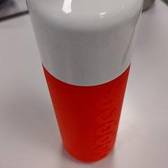 Láhev na pití Rood, jak nahlášeno Vrije Universiteit Amsterdam pomocí iLost