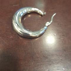 Earring, as reported by Internationaal Theater Amsterdam using iLost