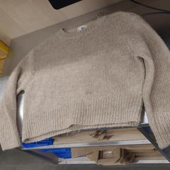 كنزة صوفية، كما تم الإبلاغ عنه بواسطة IKEA Slependen عبر iLost