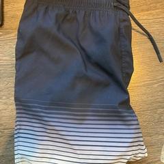 Zwembroek Blauw met witte strepen, zoals gemeld door WestCord Hotel Eindhoven met iLost