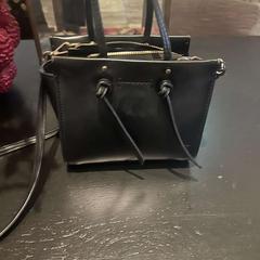 Taška, jak nahlášeno Van der Valk Hotel Amsterdam-Amstel pomocí iLost