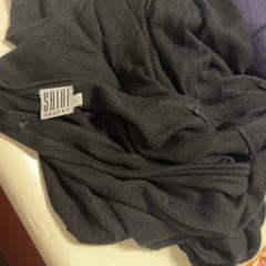 Cap Zwart truitje, as reported by Koninklijk Theater Carré using iLost