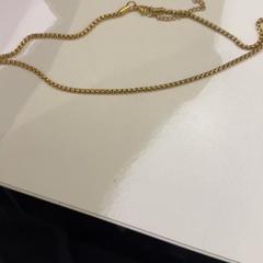 Nyaklánc, amint azt Pathé de Kuip az iLost segítségével jelentette.