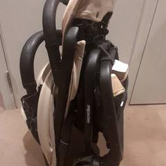 Carrozzina per bambini & Portantina per bebè Beige, come riportato da Van der Valk Hotel Schiphol utilizzando iLost