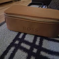 Beige make up tasje Boss, iLost-i jakinarazi zaion moduan