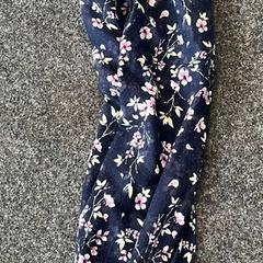 스카프 Blumen muster, iLost를 사용하여 hoop Kirche - Campus Bremen에 보고됨