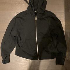 Jaqueta, segons ha informat Van der Valk Hotel Heerlen mitjançant iLost