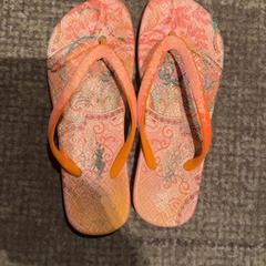 Sandali, come riportato da Van der Valk Hotel Apeldoorn - De Cantharel utilizzando iLost