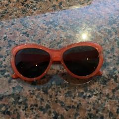 Sluneční brýle Oranje met glitters, jak nahlášeno Pathé Nijmegen pomocí iLost