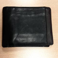 Portemonnee zwart, como reportado por Arriva Vechtdallijnen utilizando o iLost