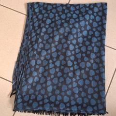 Schal Echarpe noir et imprimés bleu, gemeldet von ilévia über iLost