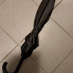 Paraguas Zwart, ha sido reportado por Regio West-Vlaanderen con iLost