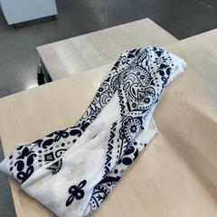 Écharpe & Foulard Echarpe, a été signalé par IKEA Liège utilisant iLost